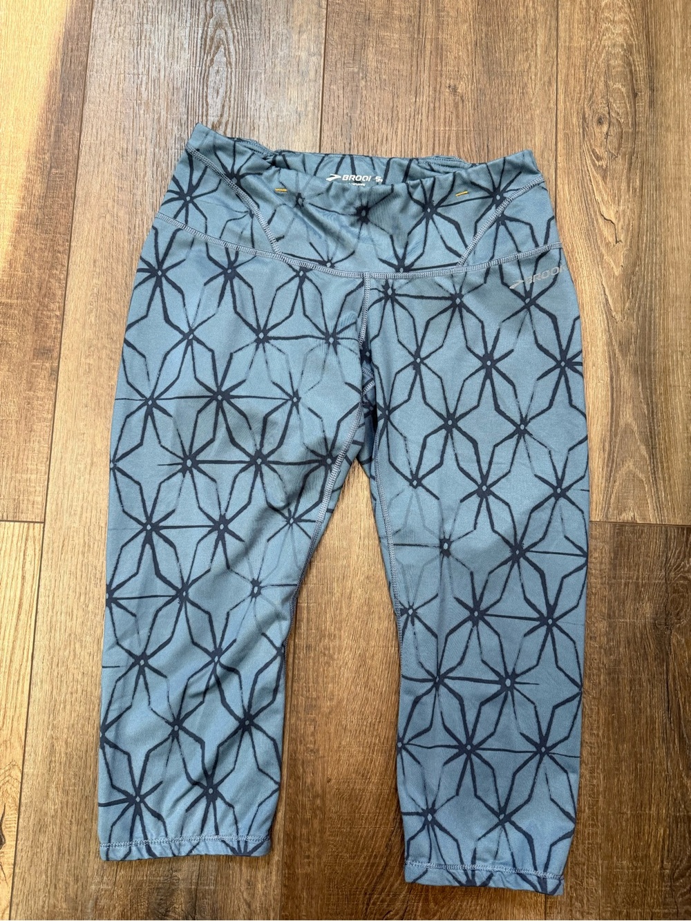 Brooks running crop leggings blue tie dye patterned medium